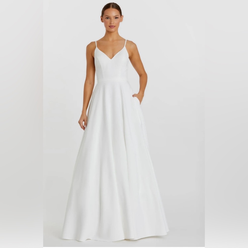IEENA FOR MAC DUGGAL White Classic A-Line V-Neck Ballgown